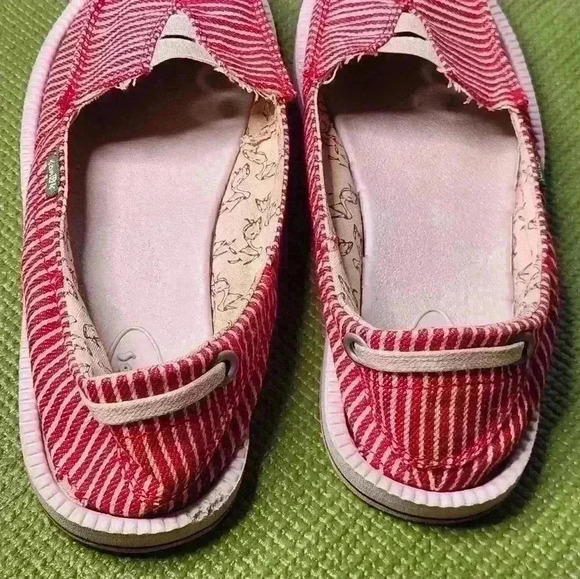 Sanuk slip on casual flat loafer shoes red and white stretch size 8USA - Picture 4 of 14